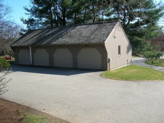 Building Photo - 64 Potter Pond