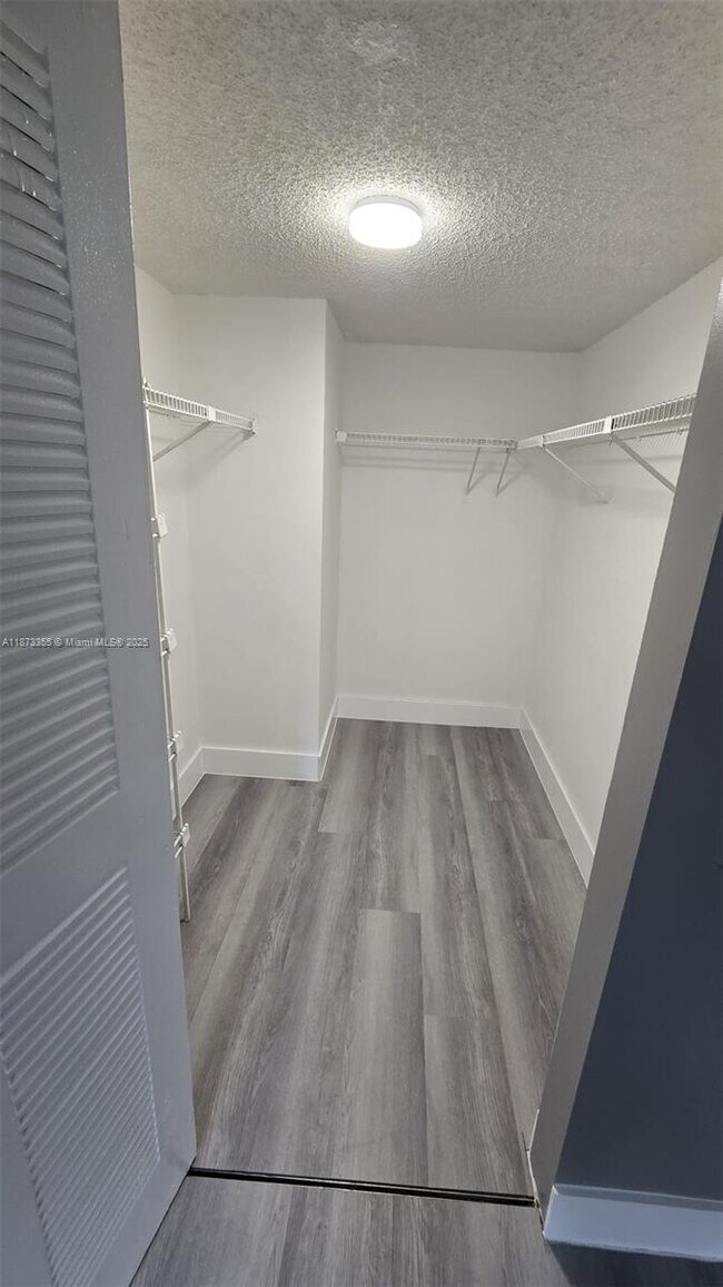 Building Photo - 9934 Nob Hill Ln