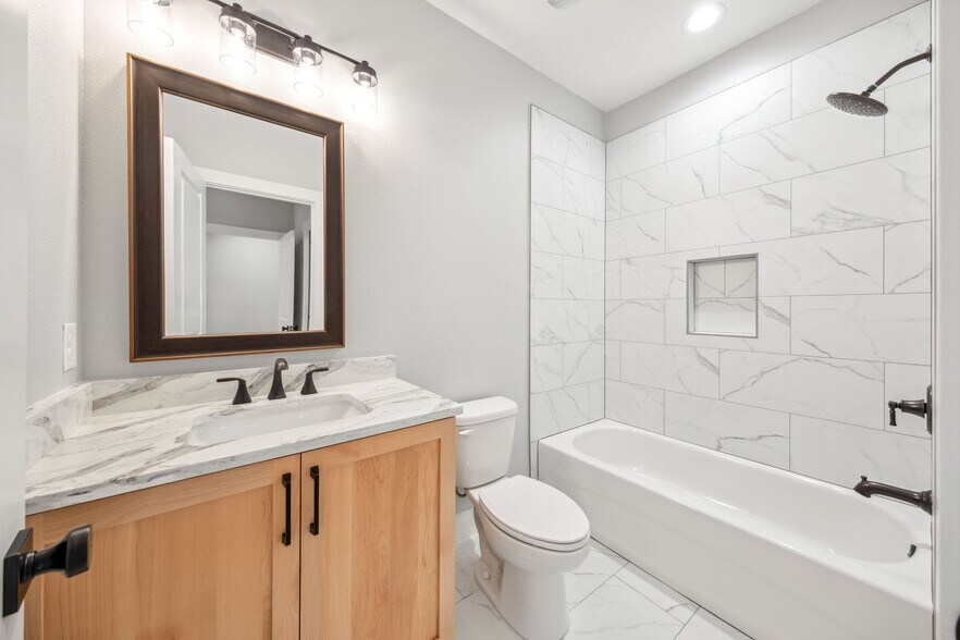 Building Photo - 444 Delaney Park Dr
