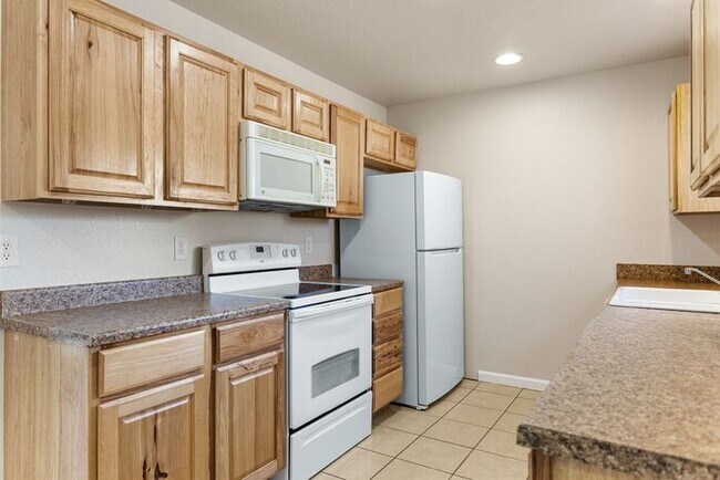 Building Photo - Well-Maintained 3-Bedroom Home with Modern Updates. MOVE-IN SPECIAL!