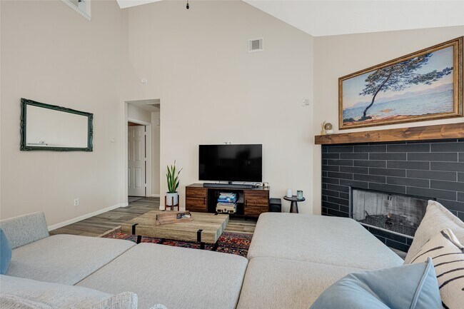 Building Photo - 4102 Caneshaw Dr