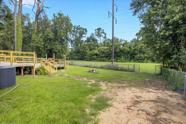 Building Photo - 4 bed 2 bath house, walk to stadium! Available August 2026