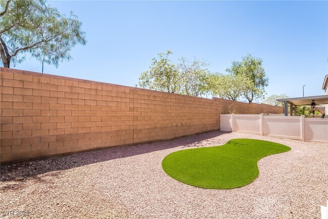 Building Photo - 9175 Sunken Meadow Ave