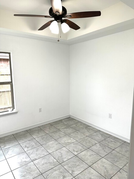 Building Photo - 325 Clemente Ave