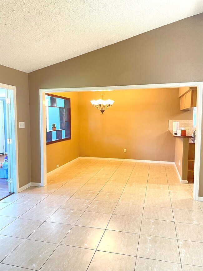 Building Photo - 3034 Mosby Dr