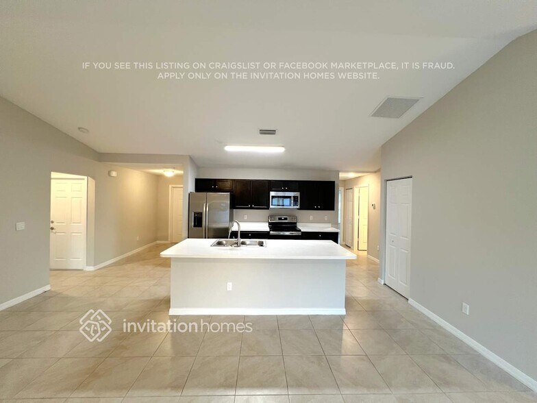 Building Photo - 2058 SW Quarry St