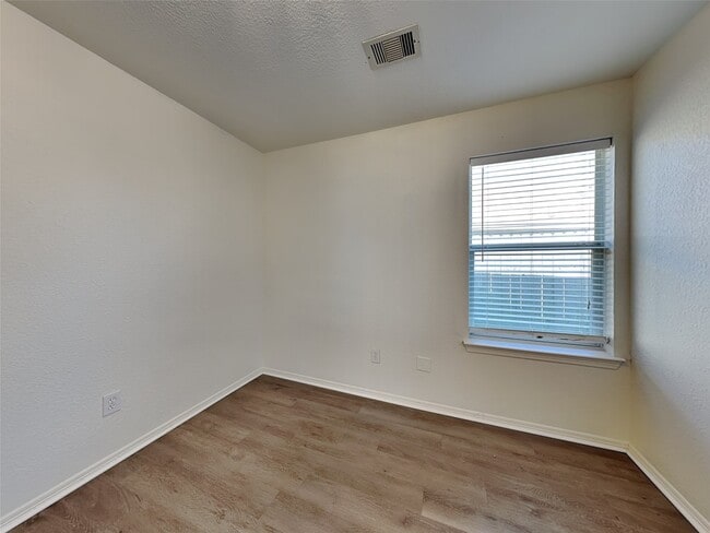 Building Photo - 2803 Seastrand Ln