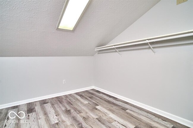 Building Photo - 9740 Lakeshore Dr E