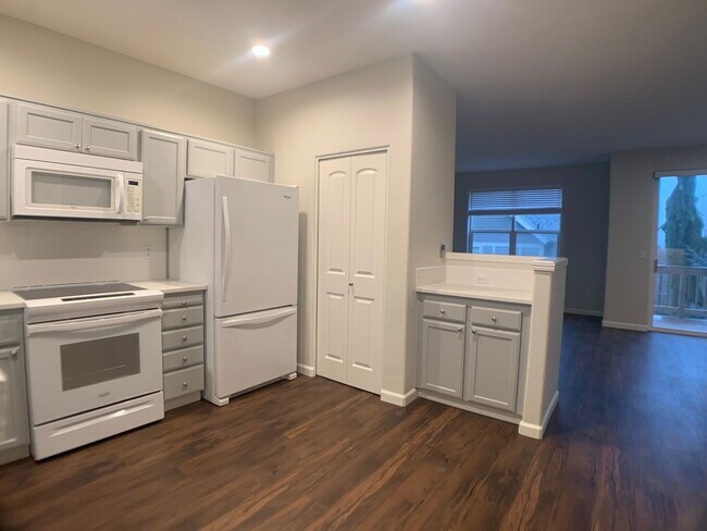 Building Photo - Remodeled Beautiful Progress Ridge Town home! 2 Bedrooms 2 Baths, 1628 Sq. Ft.