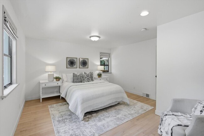 Building Photo - 4076 NE 87th St