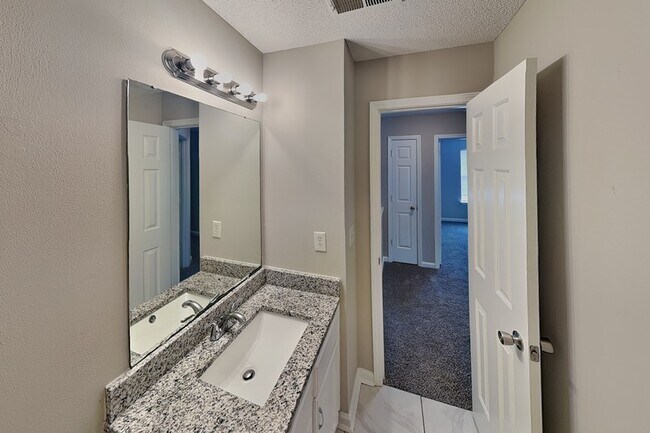 Building Photo - 5657 Wolf Pack Dr