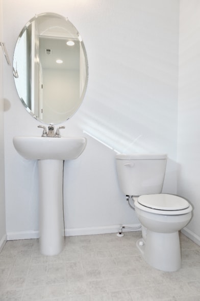 Building Photo - 7076 Preble Dr