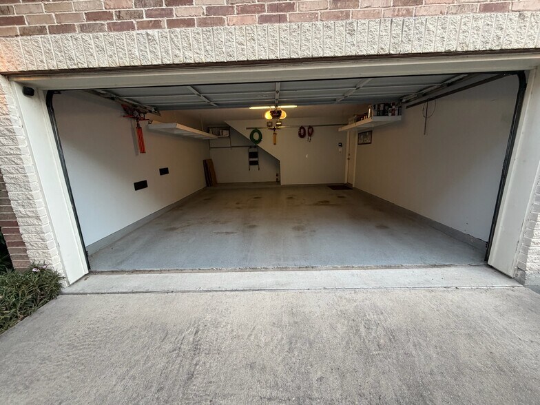 Building Photo - 5810 Darling St