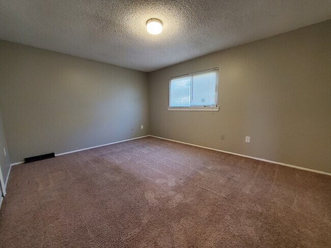 Building Photo - 3515 Meadow Valley St