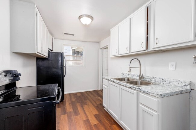 Building Photo - Norwood 3 BR Home