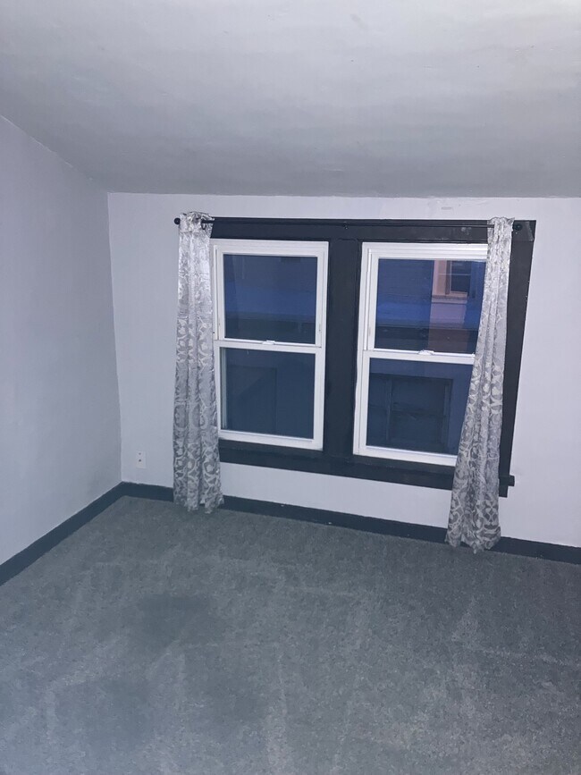 Building Photo - 403 Grand St