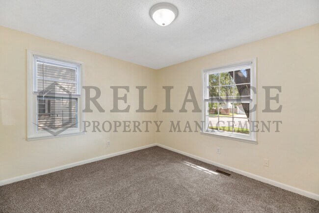 Building Photo - 5714 E Harry St