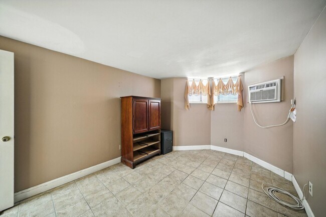 Building Photo - 224 48th St