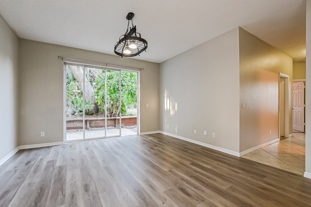 Building Photo - 13761 Meadowpark Ave