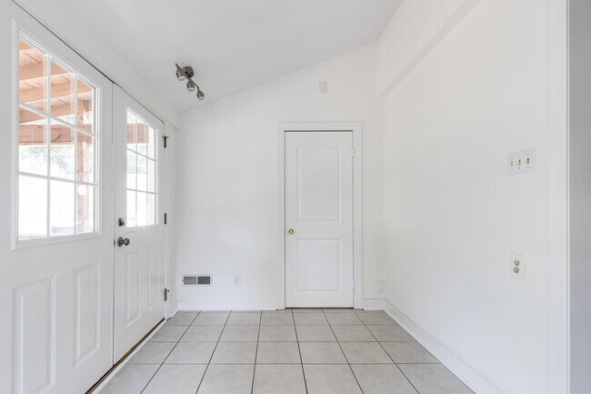 Building Photo - 4904 Patterson Ave