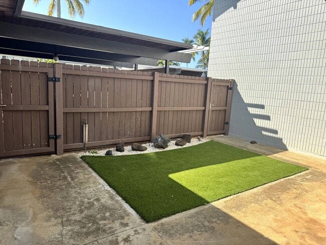 Building Photo - Koko Isle Circle - 3 bedroom, 2 full bath, 1 half bath with two car carport