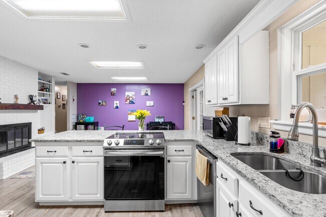 Building Photo - 2442 Duncan Dr