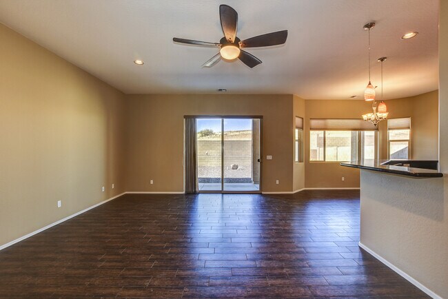 Building Photo - 4844 Salem Pl