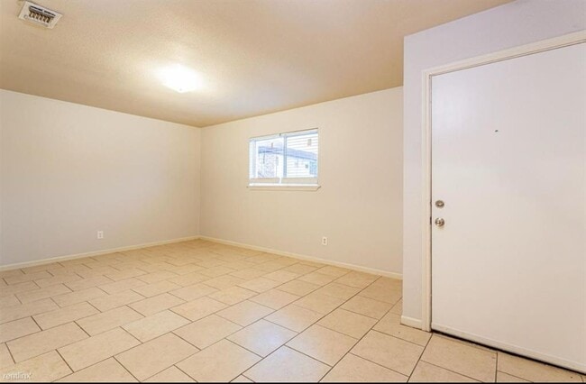 Building Photo - 1036 Linde Ave