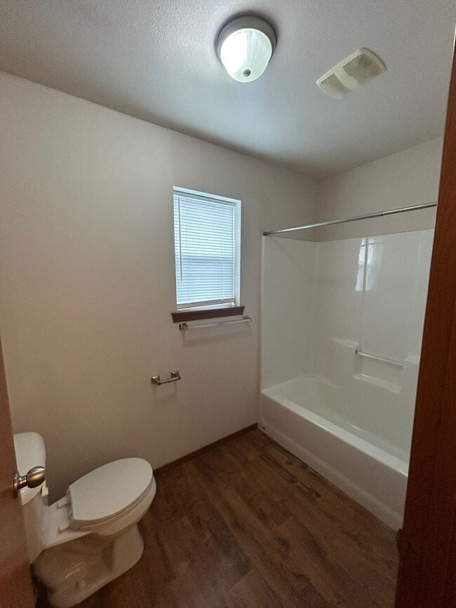 Building Photo - Spacious 3 Bedroom 2.5 Bath Duplex in Post Falls