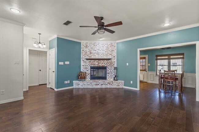 Building Photo - 403 Carolota Ln