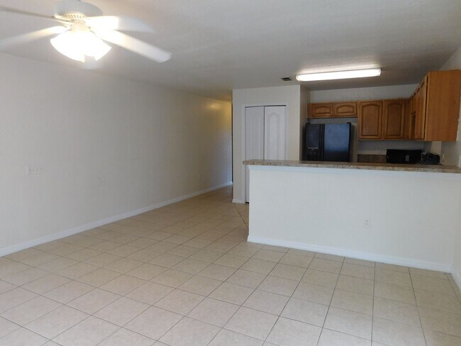 Building Photo - 756 Camel Ct