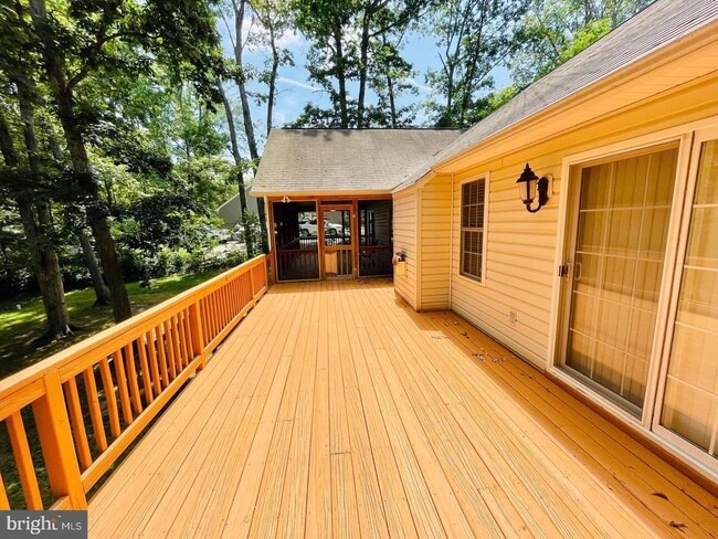 Building Photo - 711 Yorktown Blvd