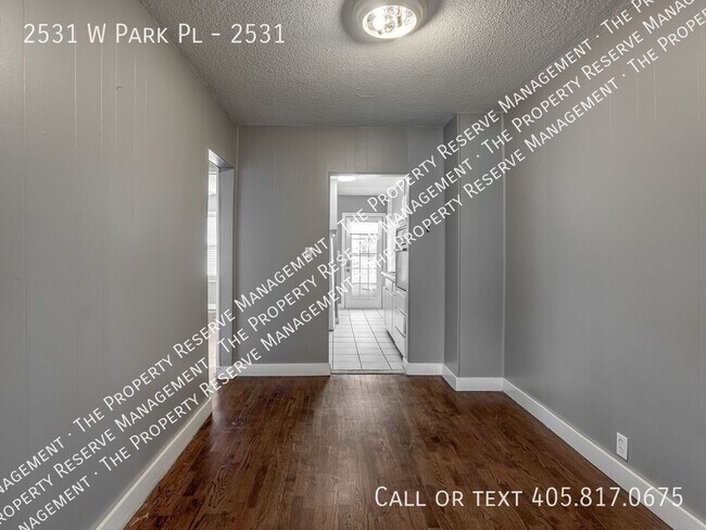 Building Photo - 2531 W Park Pl