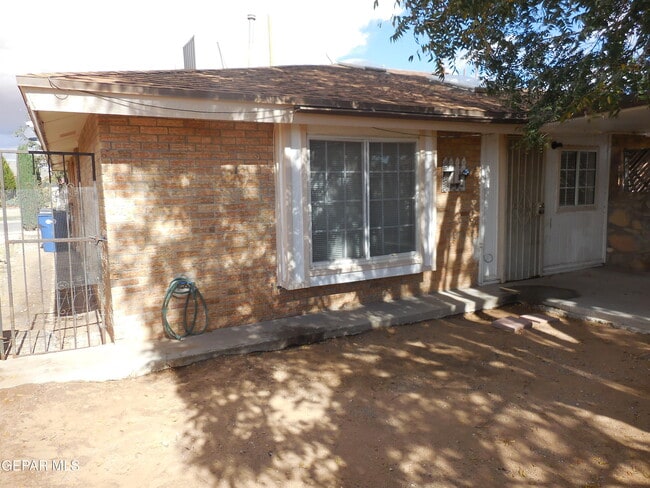 Building Photo - 11392 Lake Erie Dr