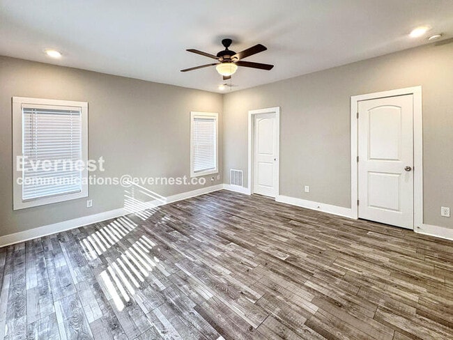 Building Photo - 463 Valley Hill Rd SE