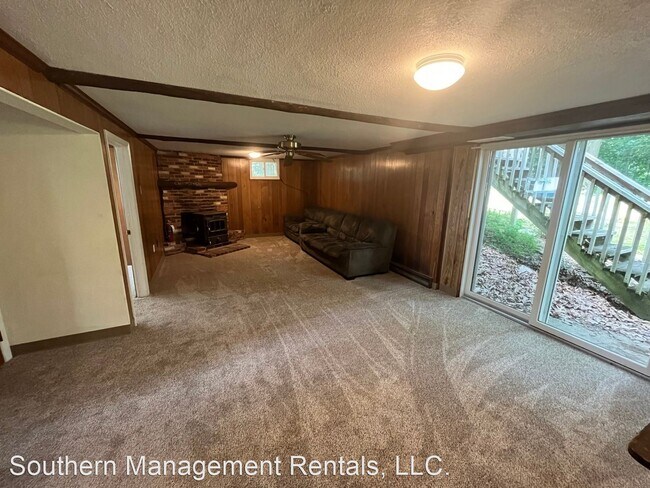 Building Photo - 4 br, 1.5 bath House - 13059 Cross Roads Ave