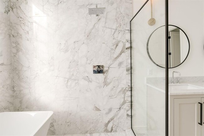 Building Photo - 827 NW 8th St