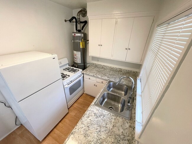 Primary Photo - Cute Leimert Park 1bd/1ba unit with parkin...