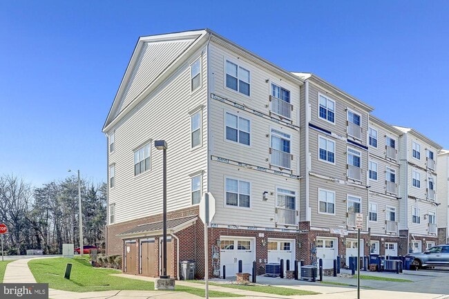 Building Photo - 14873 Cloverdale Rd