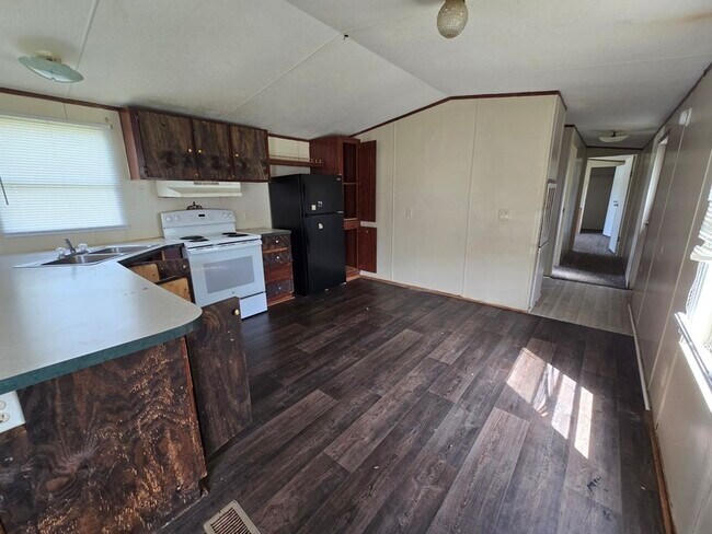 Building Photo - 2502 Cattail Cir