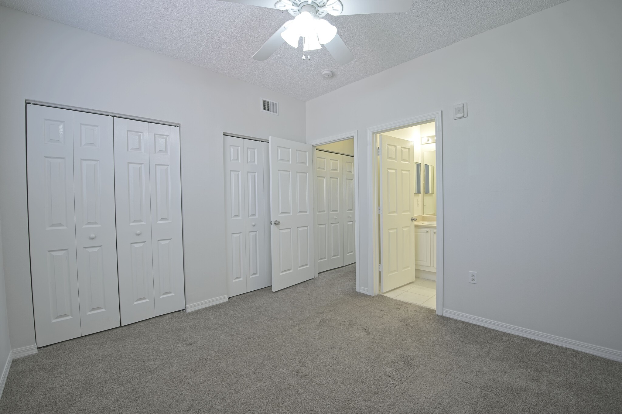 Building Photo - 5681 Bentgrass Dr