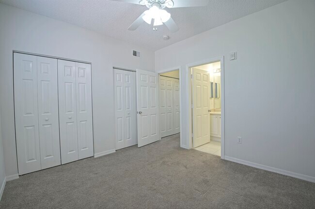 Building Photo - 5681 Bentgrass Dr