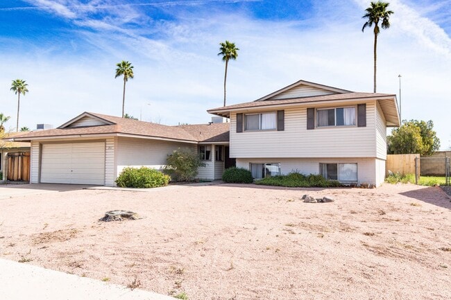 Building Photo - 6 Bedroom 3.5 Bathroom Tri-Level Home In Tempe close to ASU