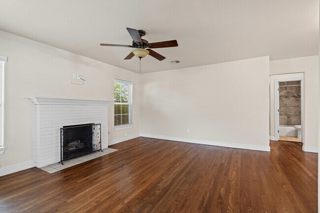 Building Photo - 2609 Benbrook Blvd
