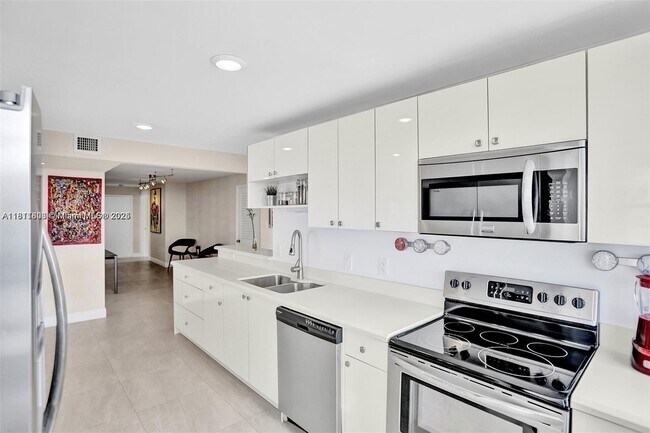 Building Photo - 18051 Biscayne Blvd
