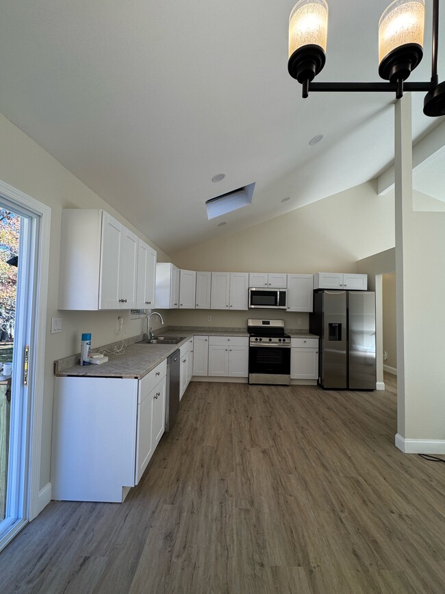 Building Photo - 31 Beach Ln
