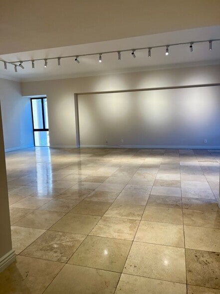 Building Photo - 10445 Wilshire Blvd