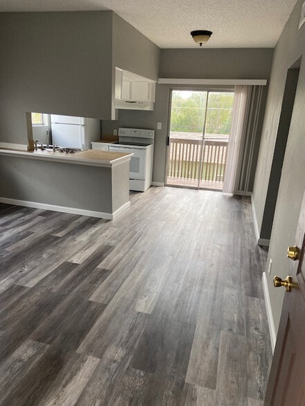 Primary Photo - Parkview Apartments