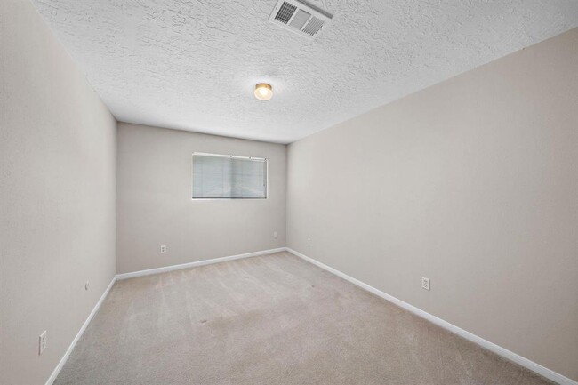 Building Photo - 12800 Briar Forest Dr