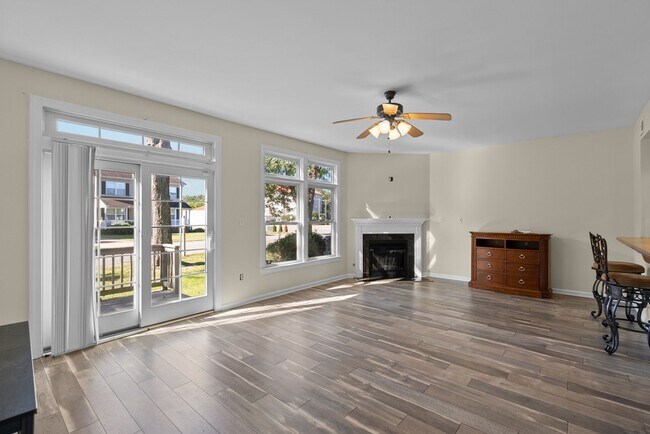 Building Photo - Spacious Condo in Norfolk